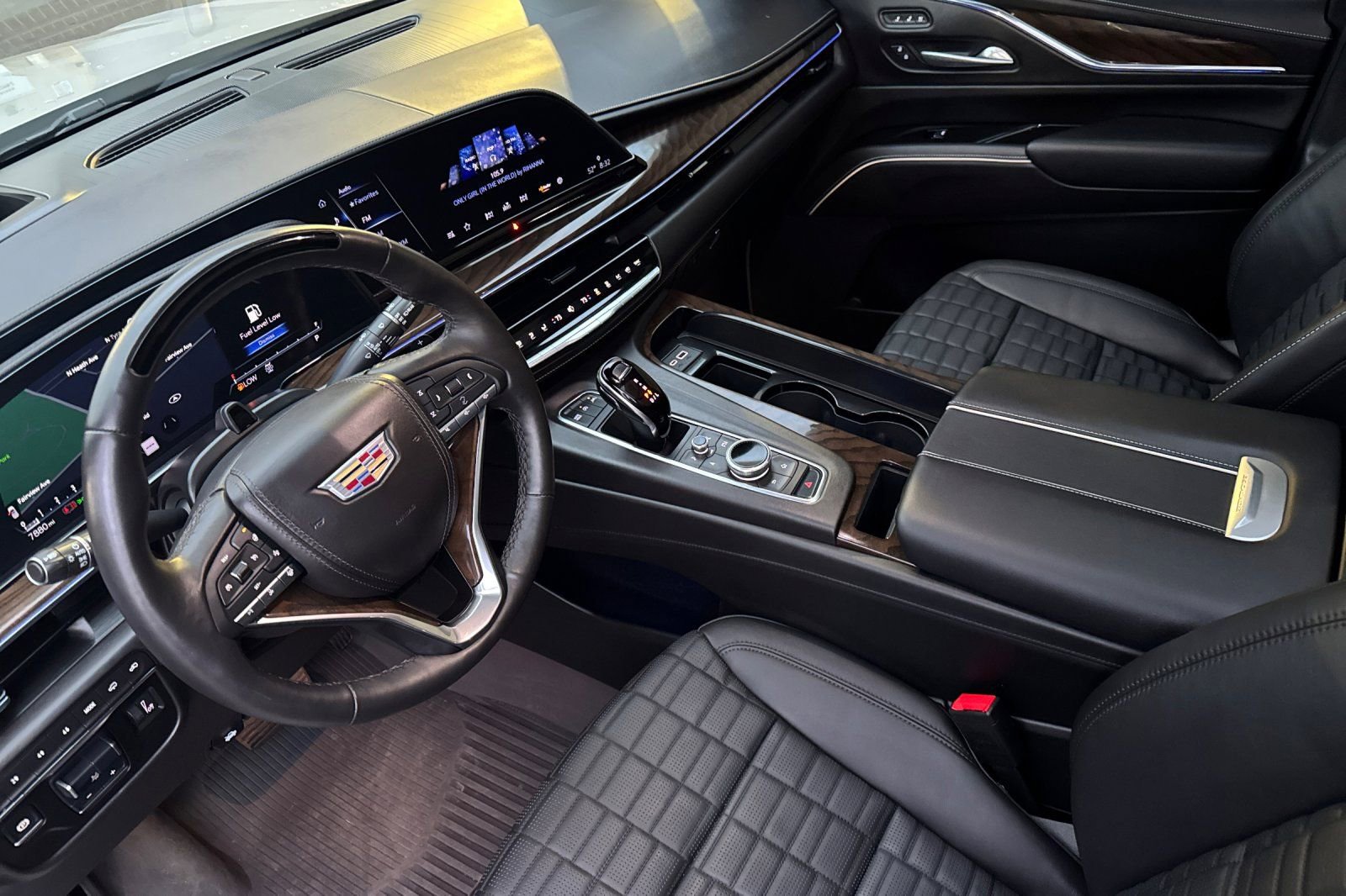 Certified 2024 Cadillac Escalade Premium Luxury Platinum w/ Heavy-Duty Trailer Package image 10