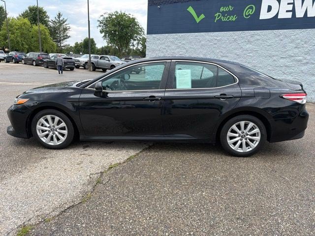 Used 2018 Toyota Camry LE FWD image 2