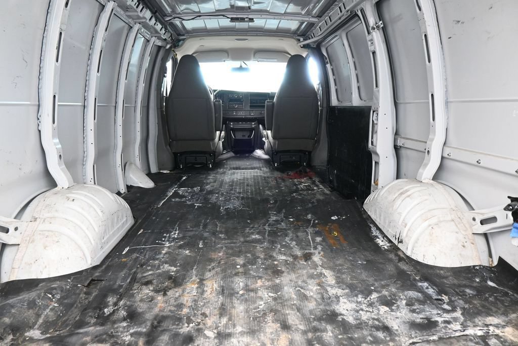 Used 2018 Chevrolet Express 2500 RWD image 22
