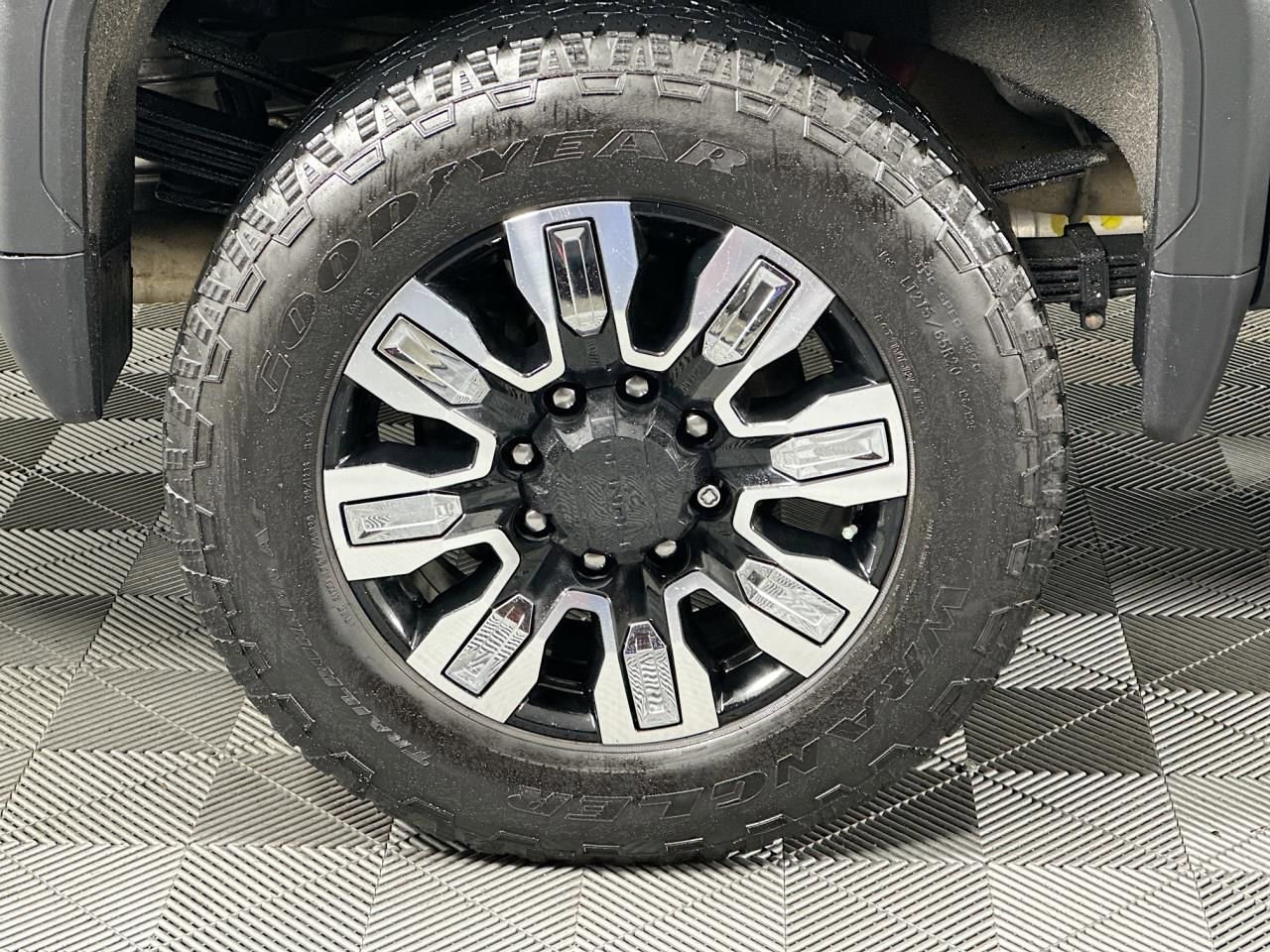 Used 2024 GMC Sierra 3500 Denali w/ Denali Reserve Package image 24