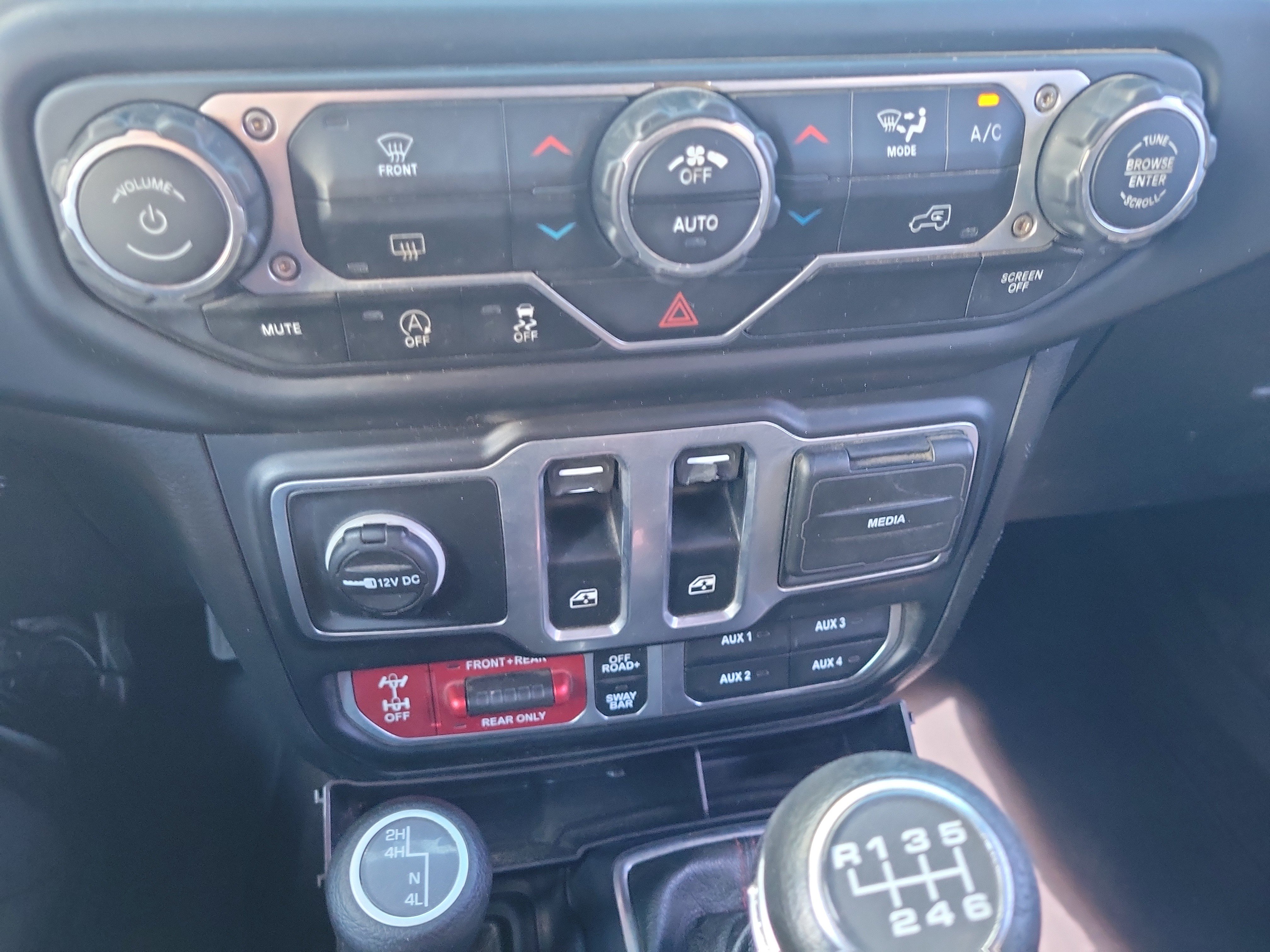 Used 2023 Jeep Wrangler Rubicon AWD/4WD image 24