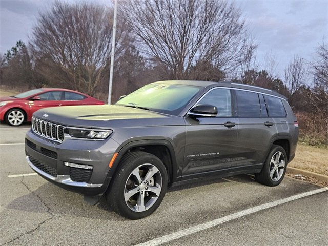 Used 2023 Jeep Grand Cherokee L Limited w/ Luxury Tech Group II image 3