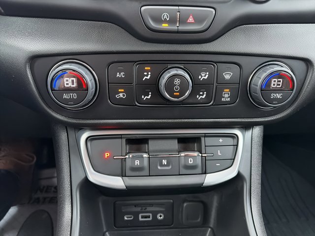 Used 2024 GMC Terrain SLT w/ Infotainment Package II image 22