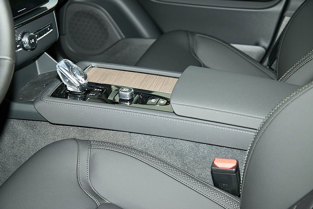 New 2026 Volvo XC90 B6 Plus w/ Protection Package image 15