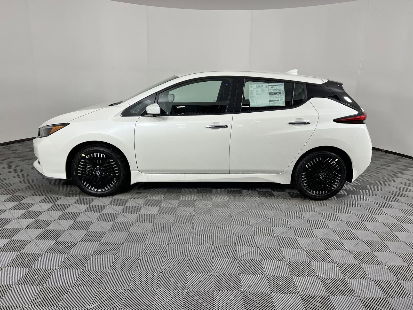 New 2025 Nissan Leaf SV Plus image 3