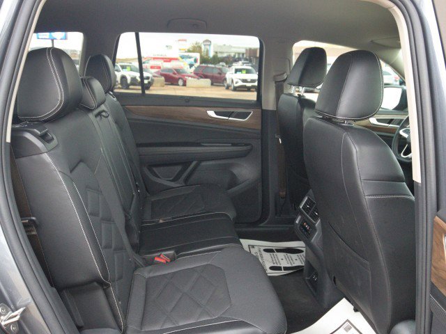 Used 2024 Volkswagen Atlas SE image 33