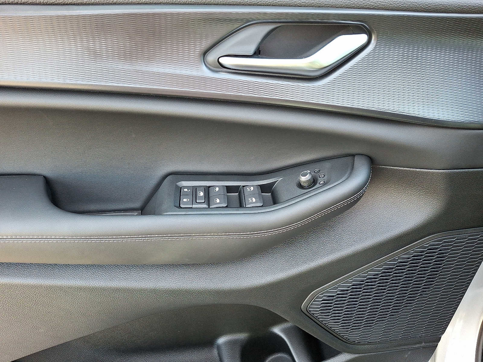 New 2025 Jeep Grand Cherokee Altitude image 8