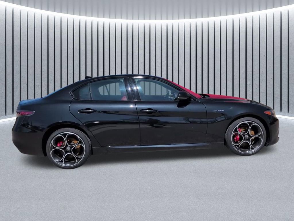 Used 2024 Alfa Romeo Giulia Veloce AWD/4WD image 5