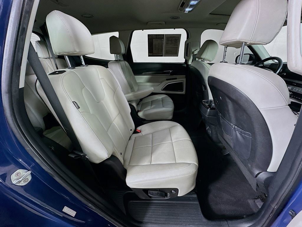 Used 2023 Kia Telluride EX w/ EX Captain's Chair Package image 11