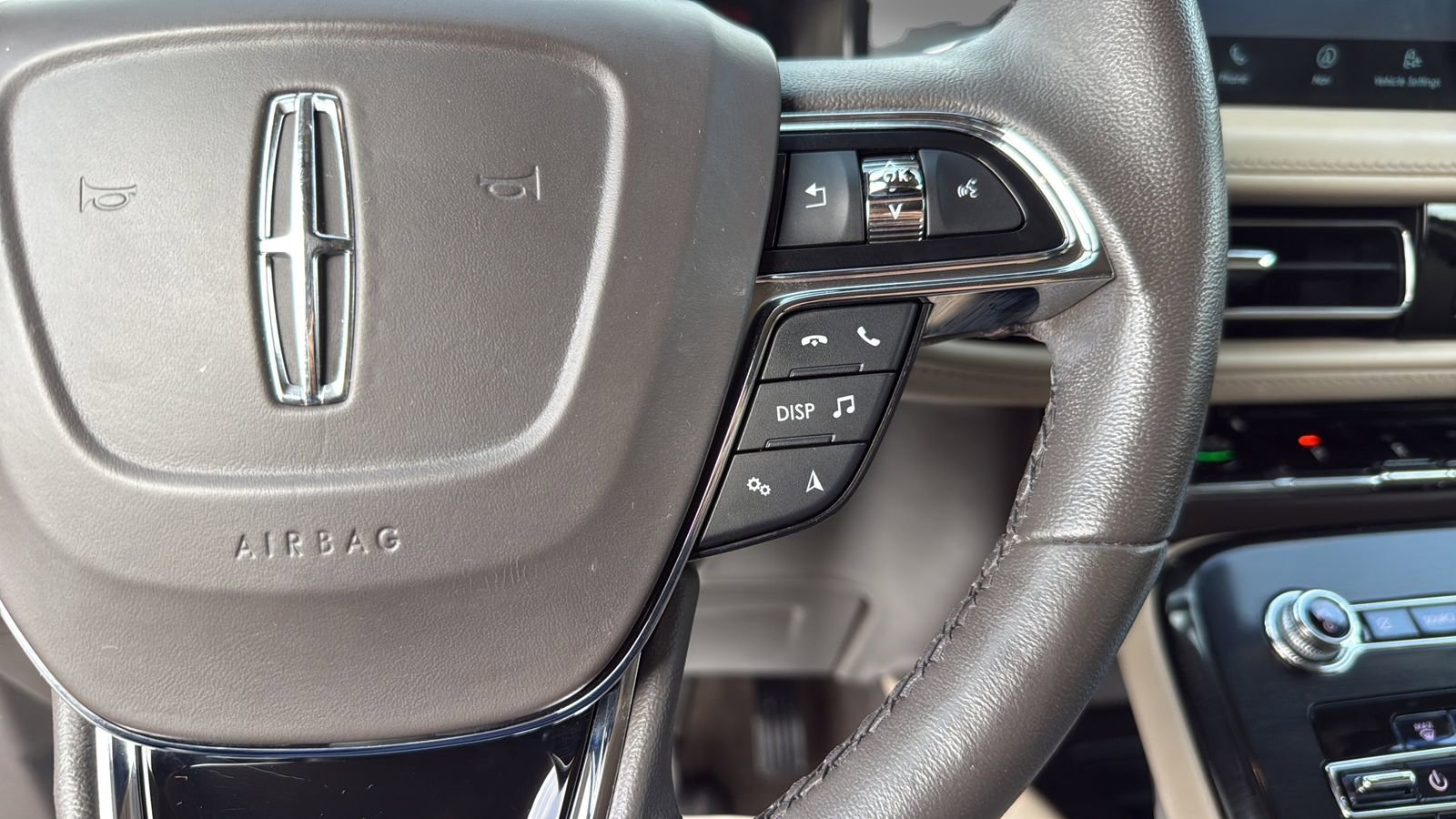 Certified 2022 Lincoln Nautilus FWD w/ Premium Package image 15