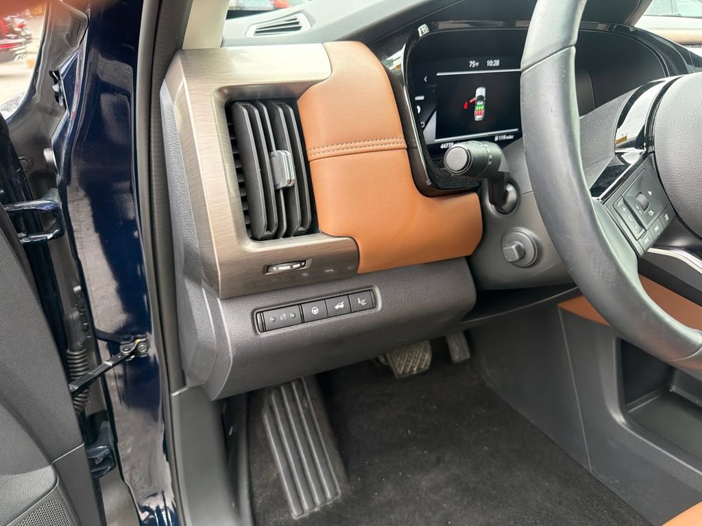 Used 2024 Nissan Pathfinder Platinum w/ Cargo Package AWD/4WD image 9
