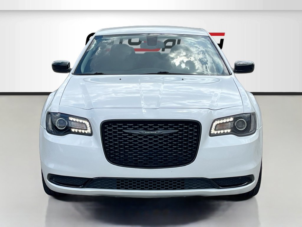 Used 2022 Chrysler 300 Touring w/ Sport Appearance Package RWD image 2