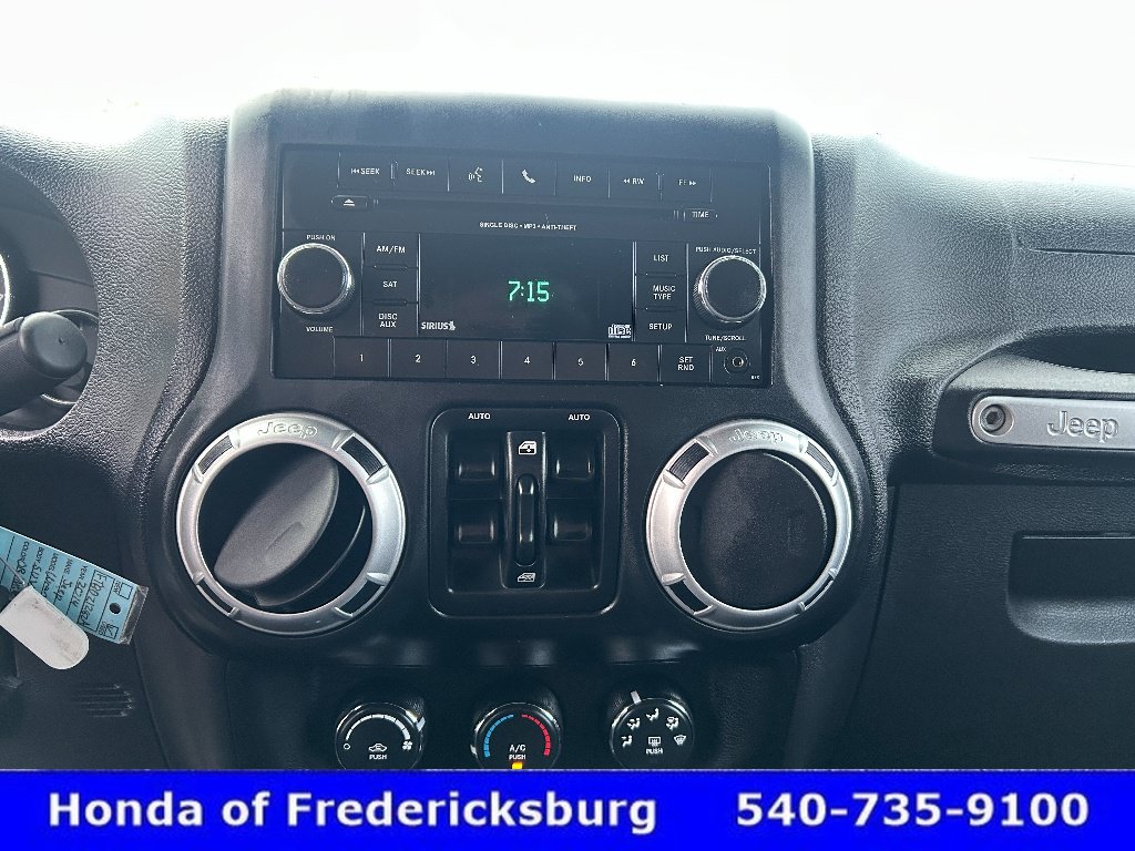 Used 2014 Jeep Wrangler Unlimited Sahara w/ Connectivity Group AWD/4WD image 19