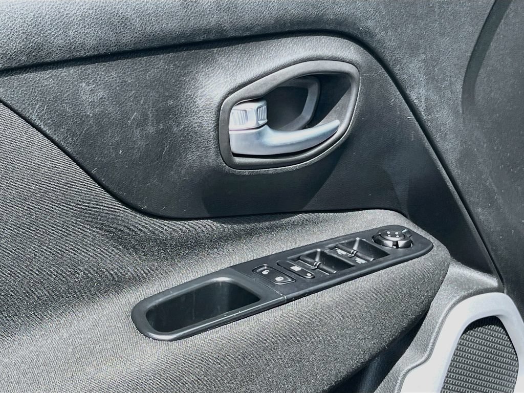 Used 2019 Jeep Renegade Sport AWD/4WD image 17