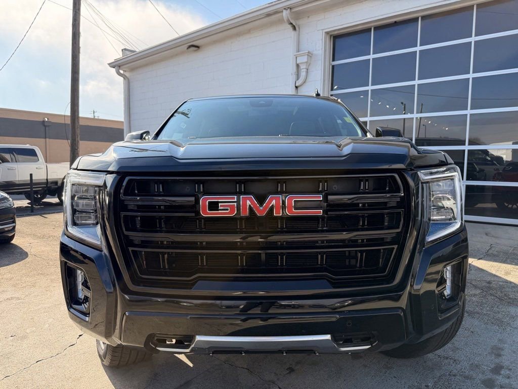 Used 2023 GMC Yukon XL SLT image 3