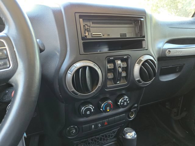 Used 2015 Jeep Wrangler Unlimited Sport w/ Quick Order Package 24S AWD/4WD image 15