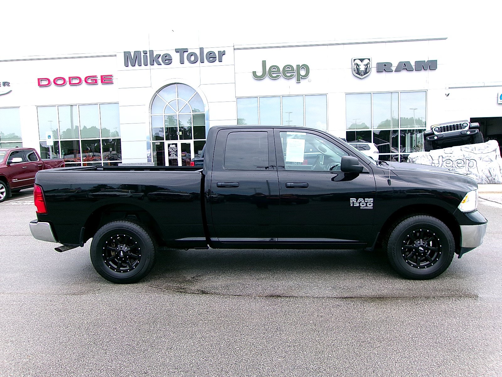 Used 2024 RAM 1500 Classic SLT AWD/4WD image 5