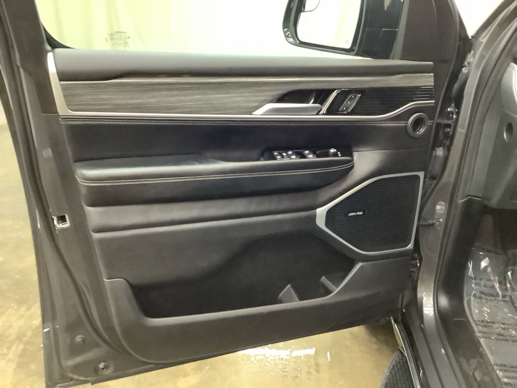 Used 2024 Jeep Wagoneer L Series II w/ Flexible Seating Group image 12