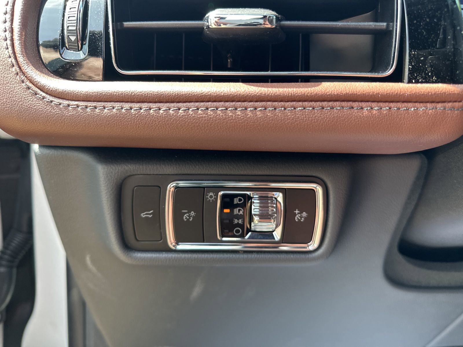 Used 2025 Lincoln Aviator Reserve w/ Luxury Package RWD image 12