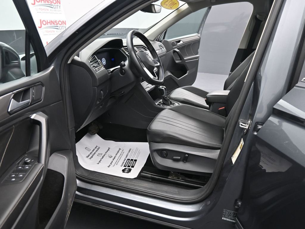 Used 2023 Volkswagen Tiguan SE image 17