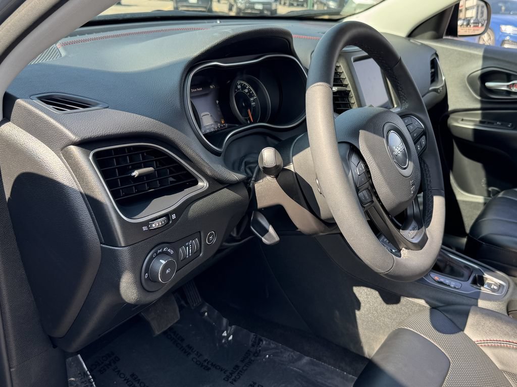 Used 2022 Jeep Cherokee Trailhawk w/ Premium Leather Package AWD/4WD image 18