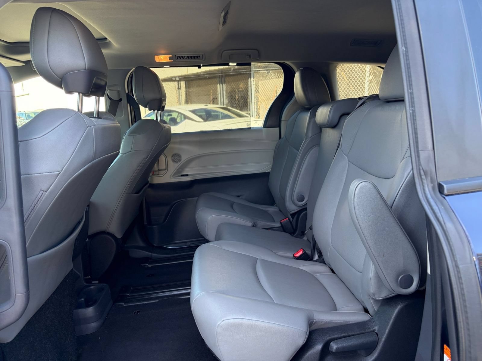 Used 2024 Toyota Sienna XLE FWD image 26