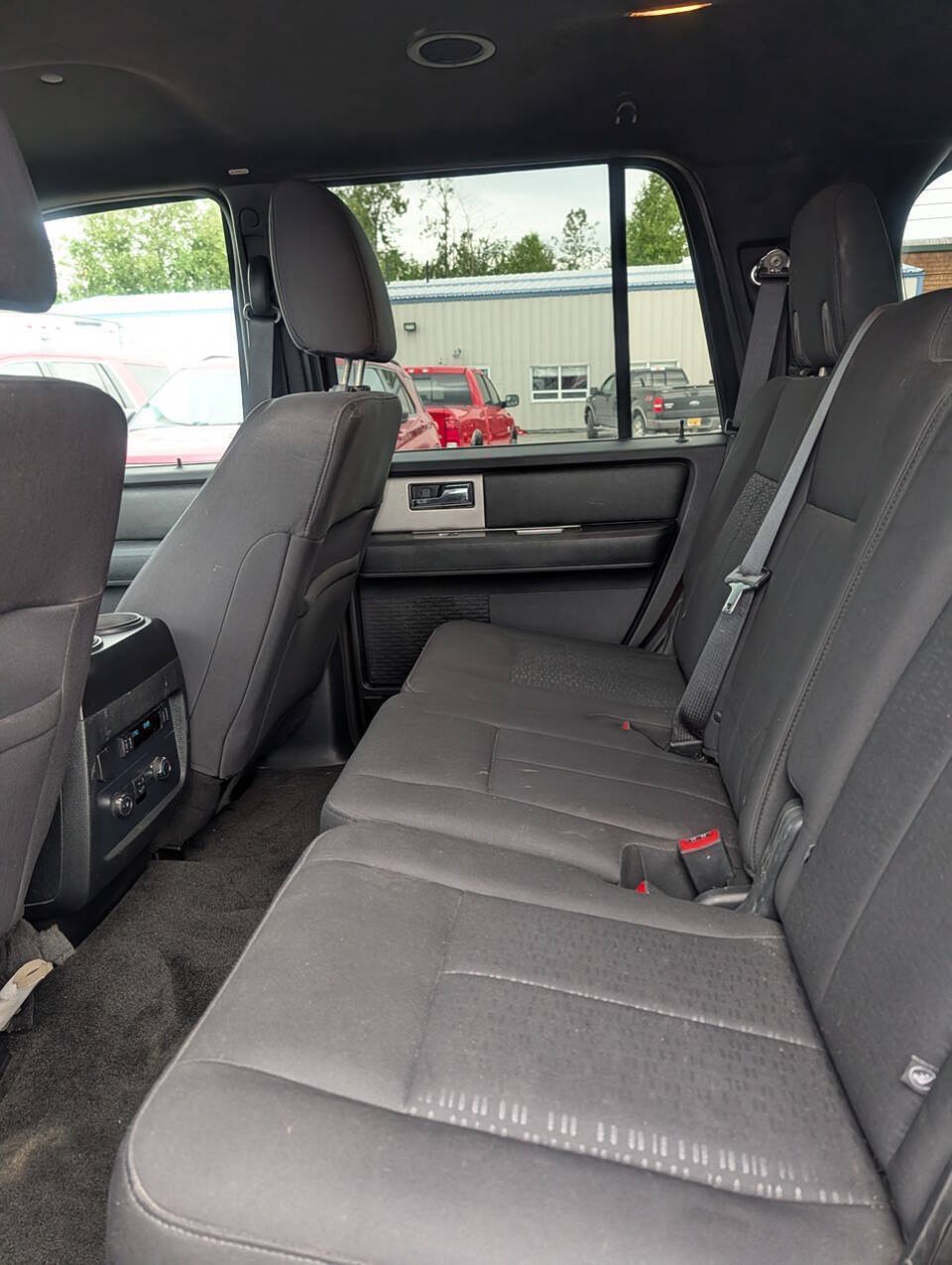 Used 2017 Ford Expedition XLT AWD/4WD image 24