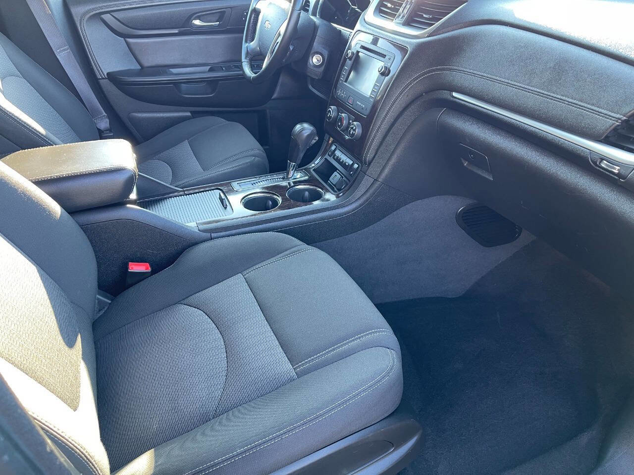 Used 2015 Chevrolet Traverse LT image 16
