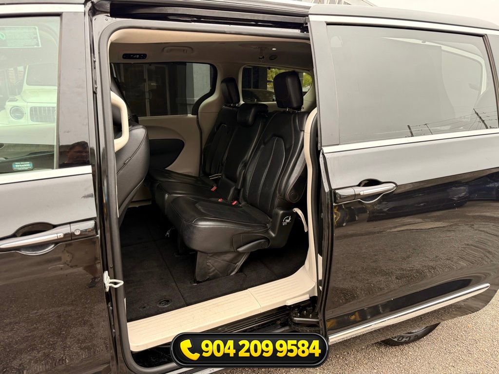 Used 2019 Chrysler Pacifica Touring-L image 24