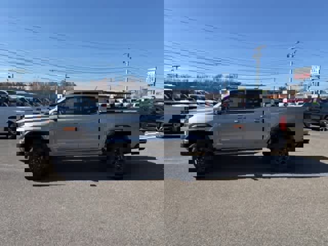 New 2025 GMC Canyon Elevation w/ Convenience Package image 4