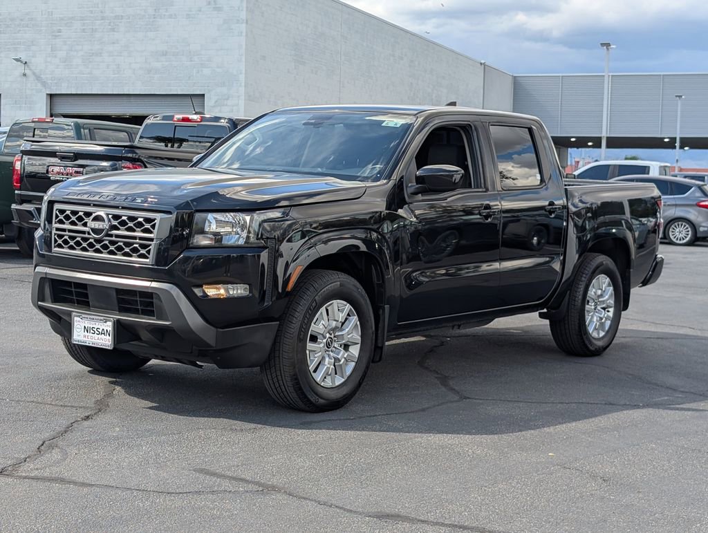 Used 2022 Nissan Frontier SV image 2