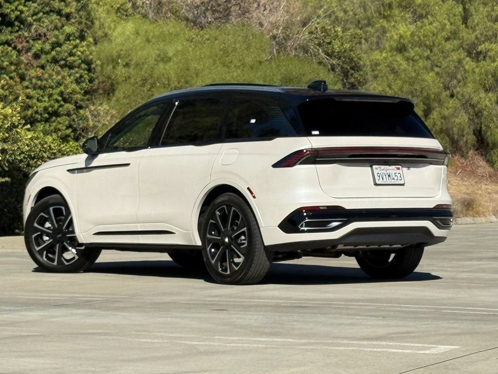 Used 2025 Lincoln Nautilus Reserve AWD/4WD image 2