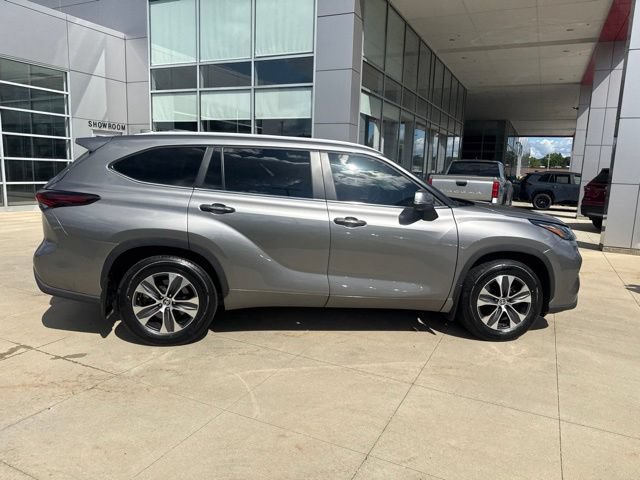 Used 2026 Toyota Highlander XLE AWD/4WD image 8
