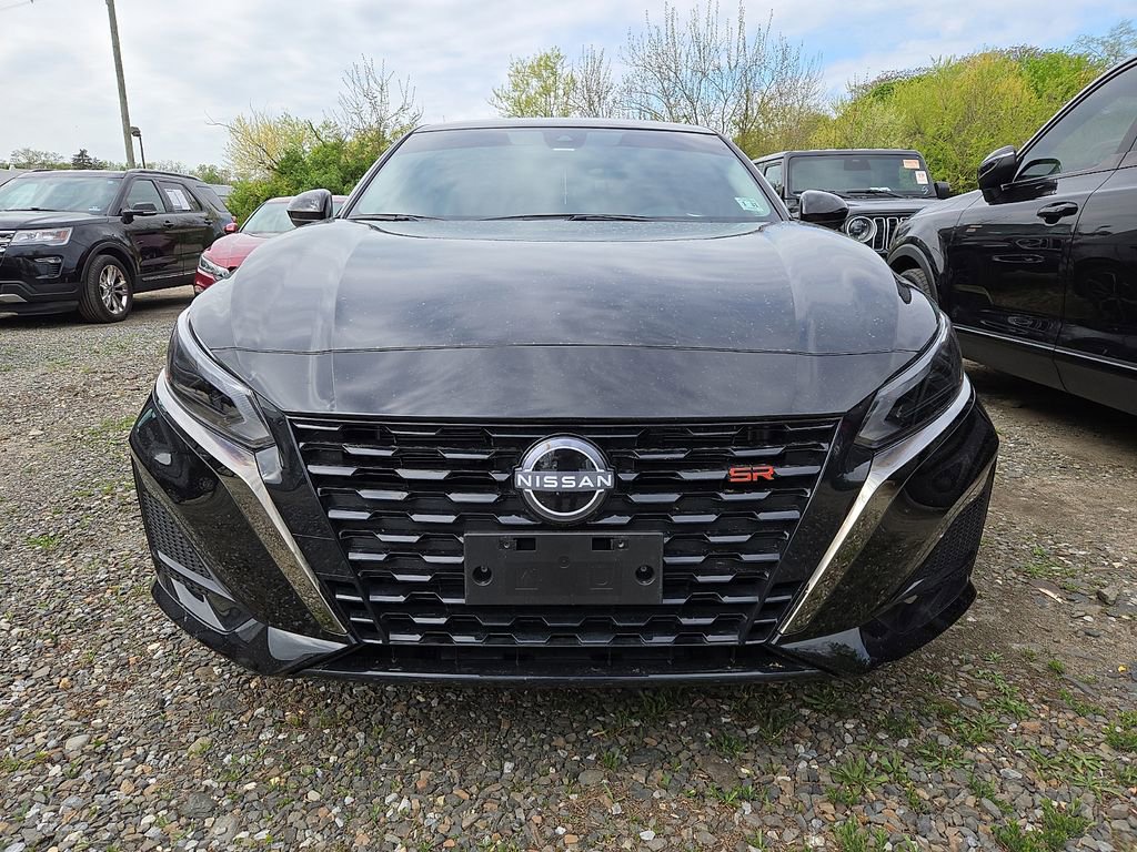 Used 2025 Nissan Altima 2.5 SR FWD image 2