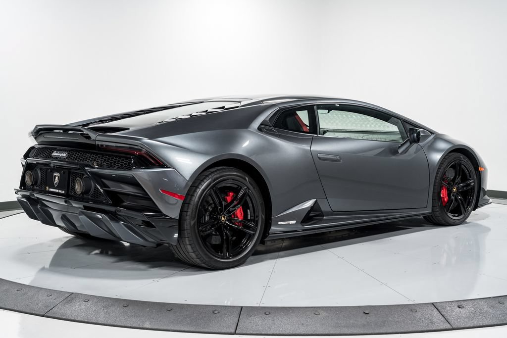 Used 2021 Lamborghini Huracan EVO RWD image 3