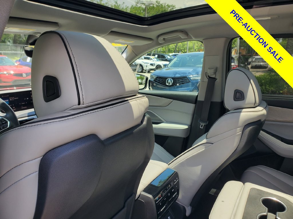 Certified 2024 Acura MDX w/ Advance Package AWD/4WD image 11