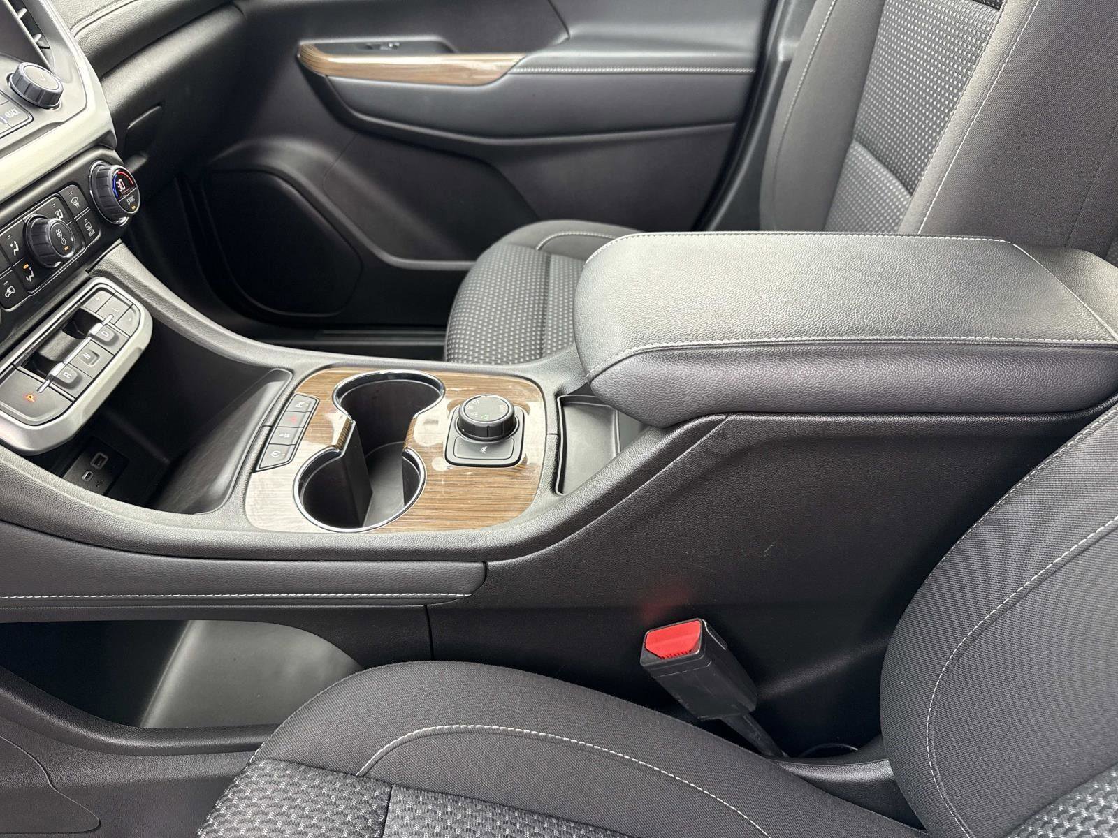 Used 2023 GMC Acadia SLE image 14