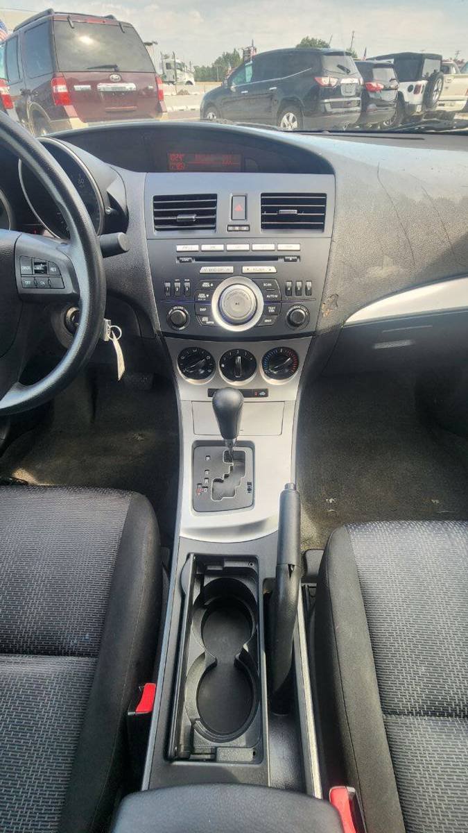 Used 2010 MAZDA MAZDA3 i Touring FWD image 13