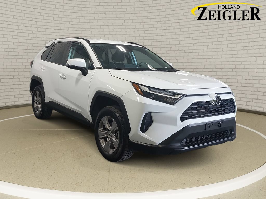 Used 2025 Toyota RAV4 XLE AWD/4WD image 3