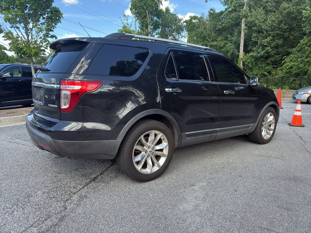 Used 2015 Ford Explorer XLT w/ Equipment Group 202A FWD image 3