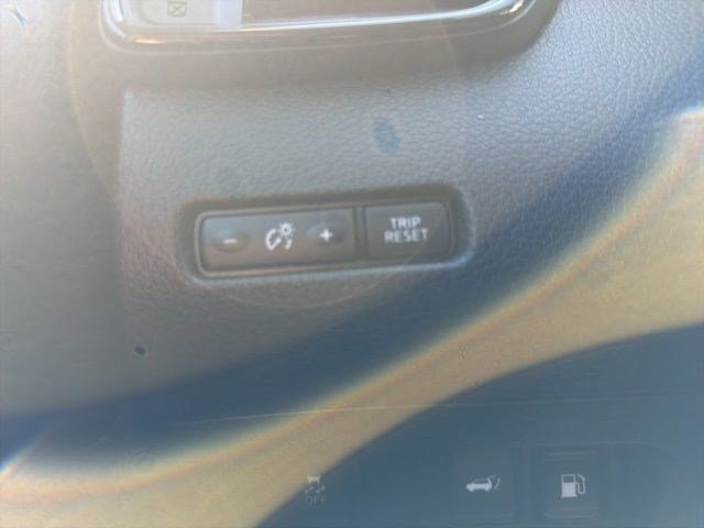 Used 2018 Nissan Rogue SV AWD/4WD image 29