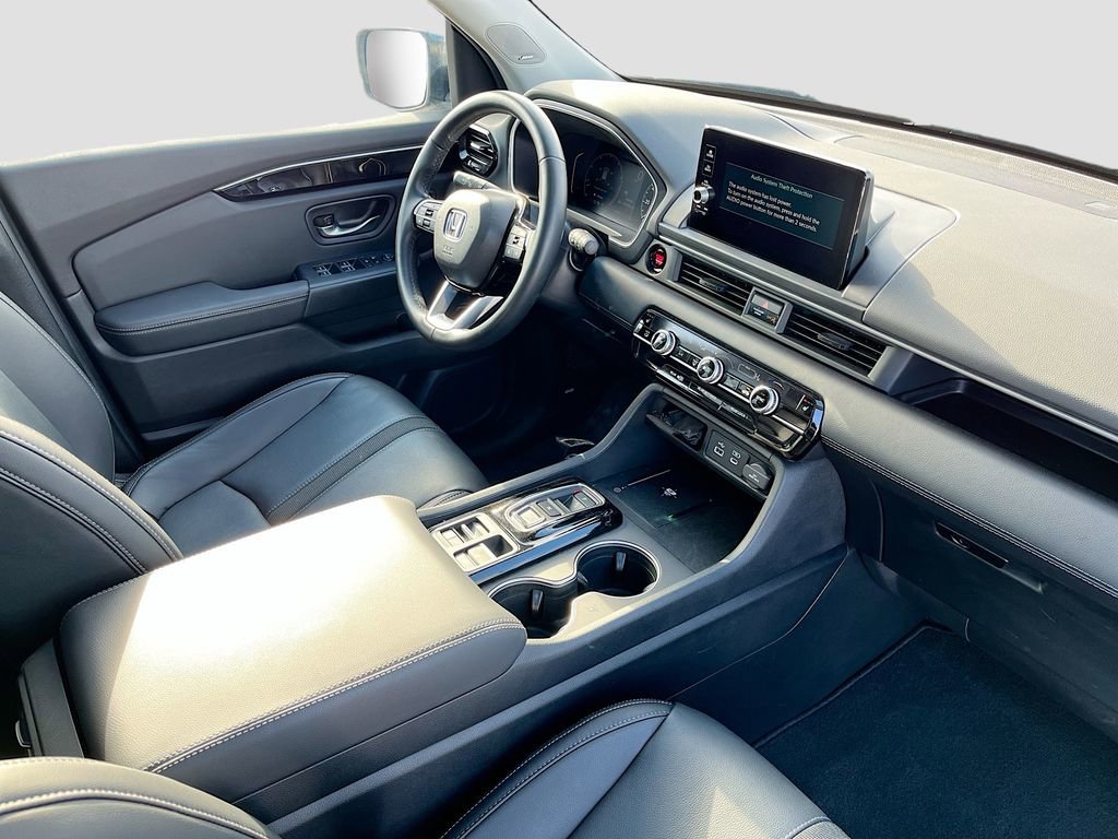 Used 2025 Honda Pilot Touring image 25