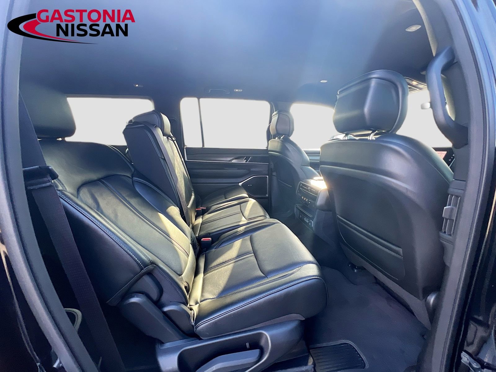 Used 2024 Jeep Wagoneer L Series II w/ Flexible Seating Group image 38