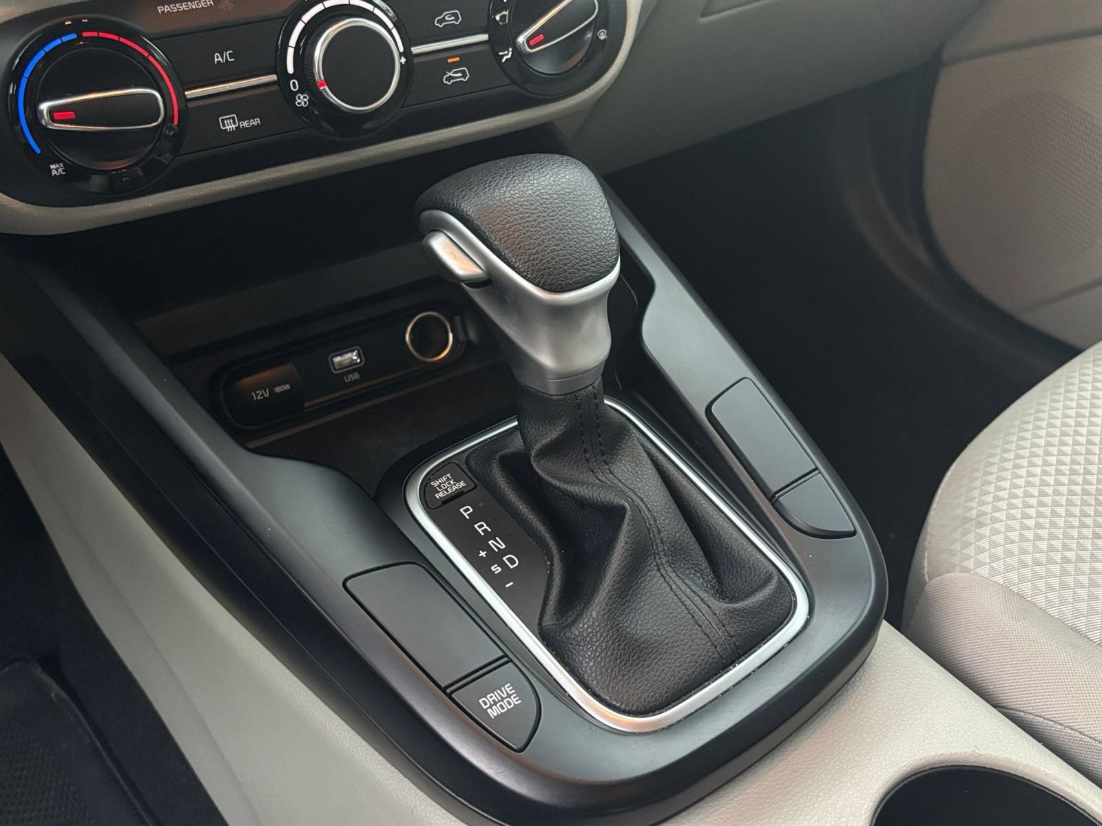 Used 2025 Kia Soul LX w/ LX Technology Package FWD image 37