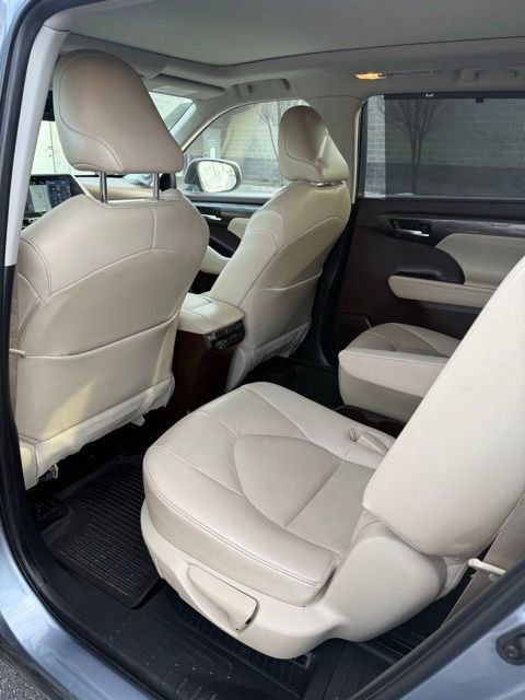 Used 2021 Toyota Highlander Platinum AWD/4WD image 34