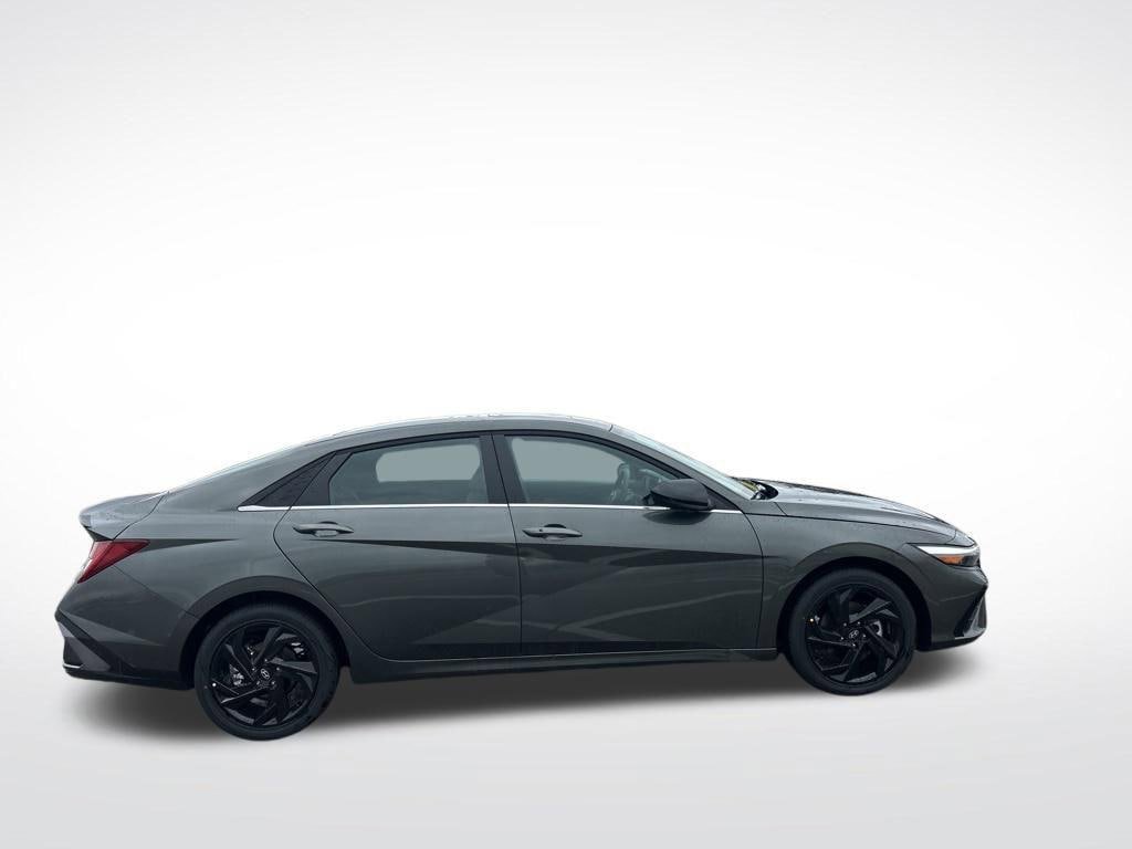 New 2026 Hyundai Elantra SEL Sport Premium image 5