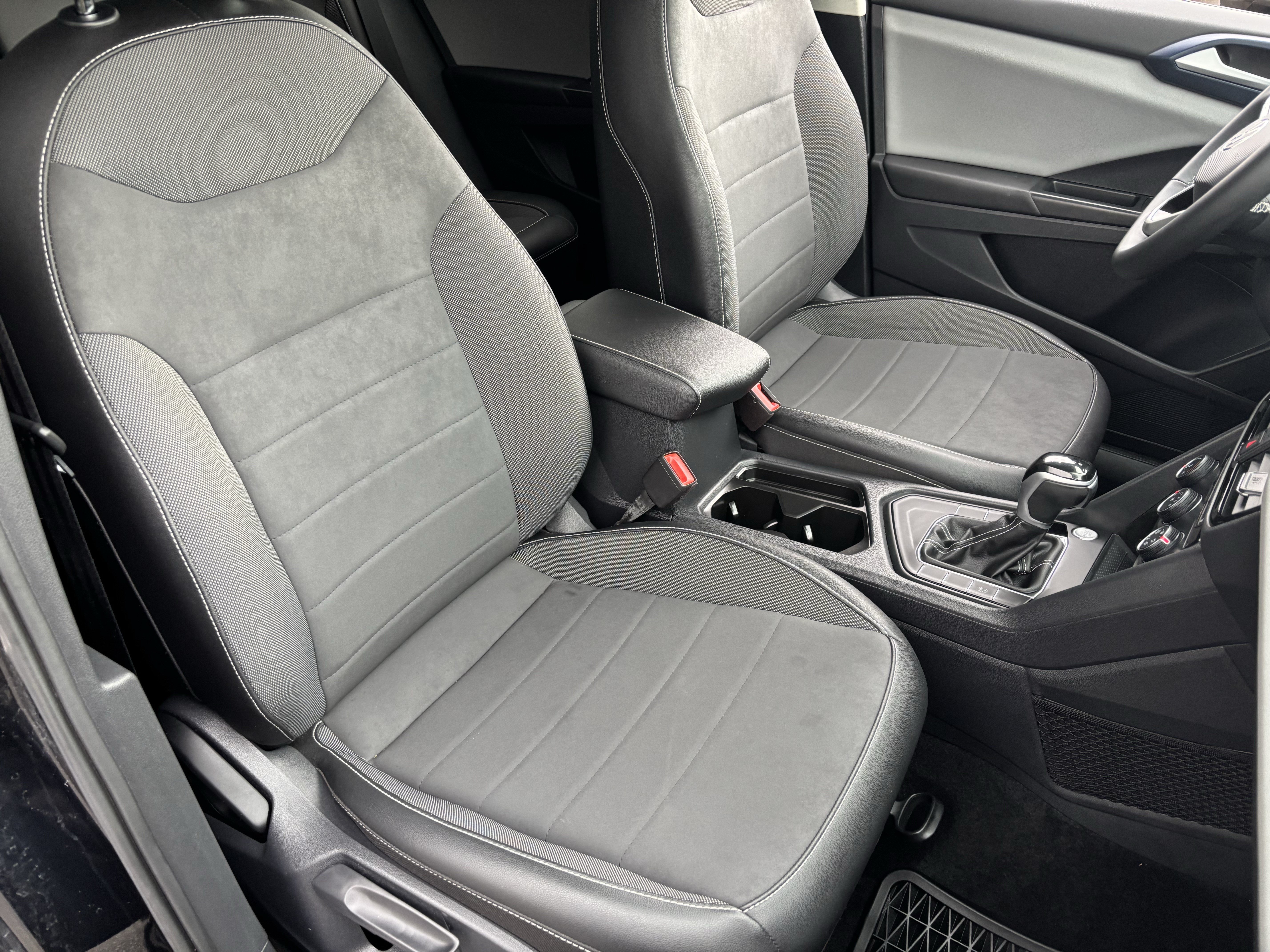 New 2026 Volkswagen Taos SE FWD image 9