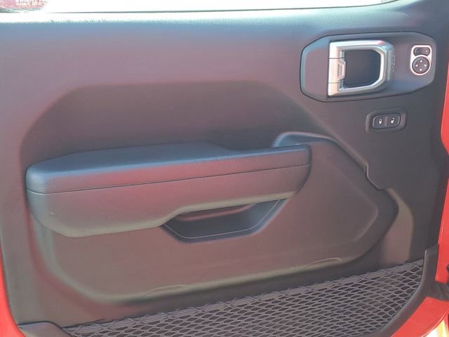 Used 2025 Jeep Wrangler Unlimited Rubicon w/ Convenience Group AWD/4WD image 19