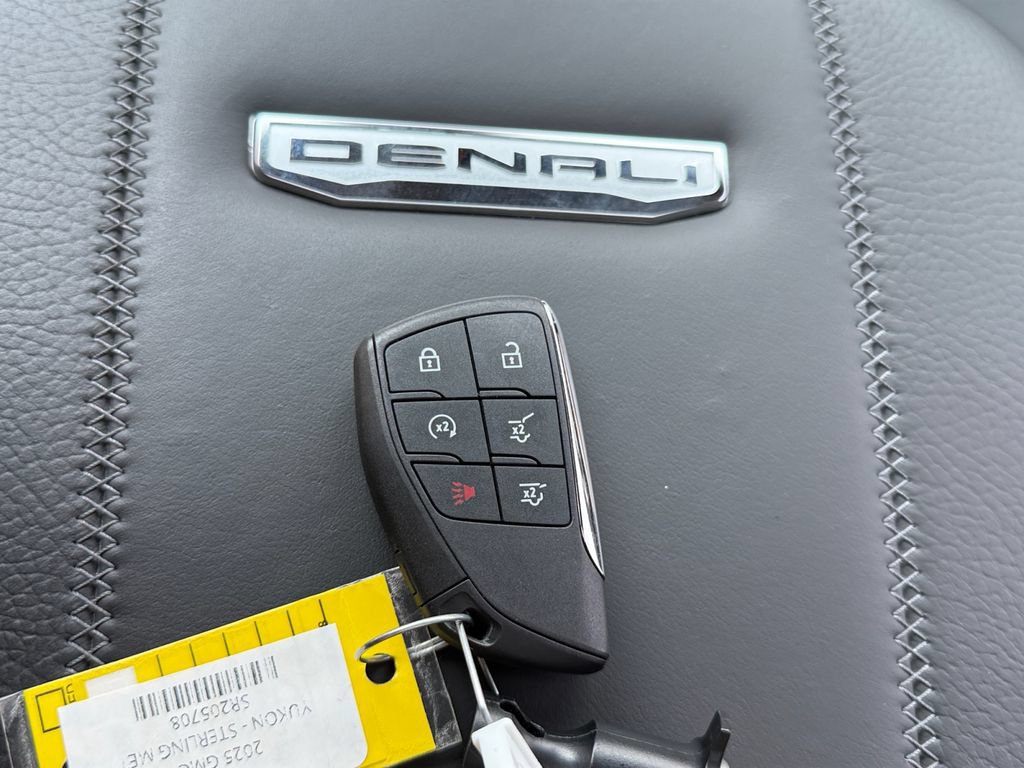 Used 2025 GMC Yukon Denali w/ Sun & Power Step Package AWD/4WD image 47