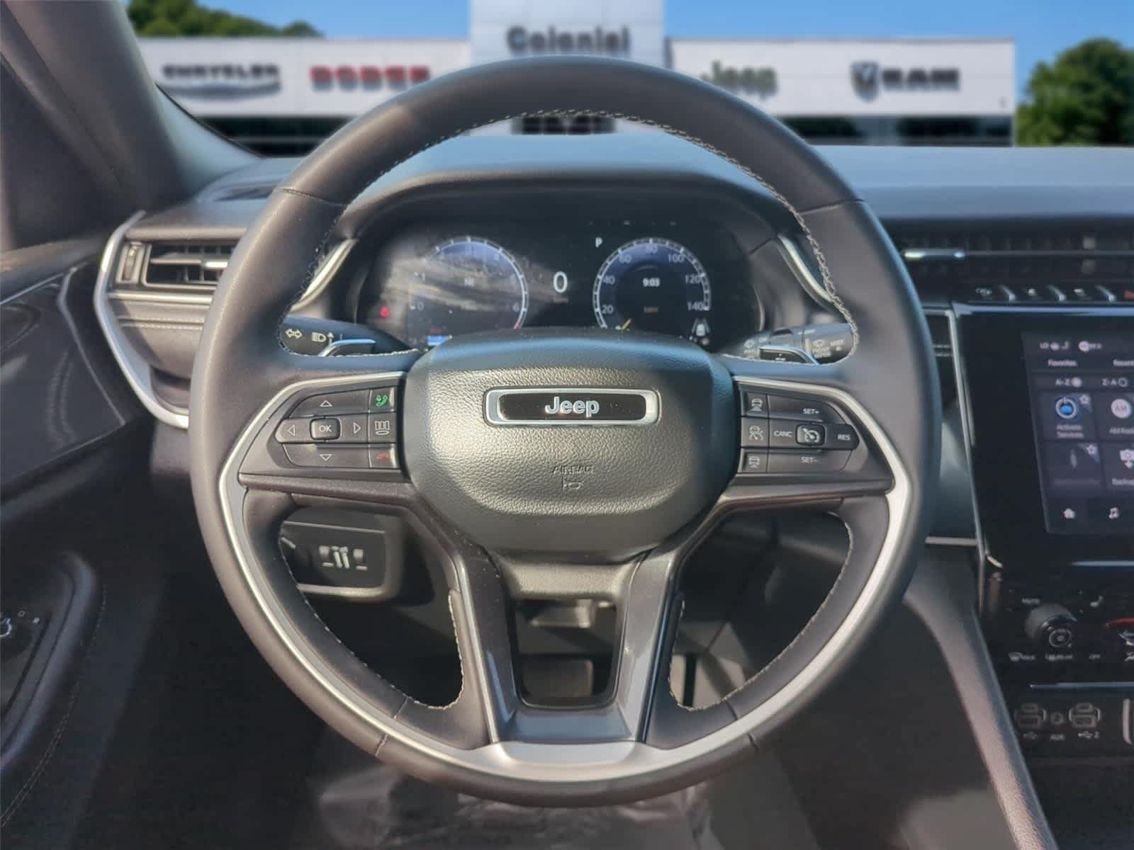 Used 2023 Jeep Grand Cherokee Altitude AWD/4WD image 16